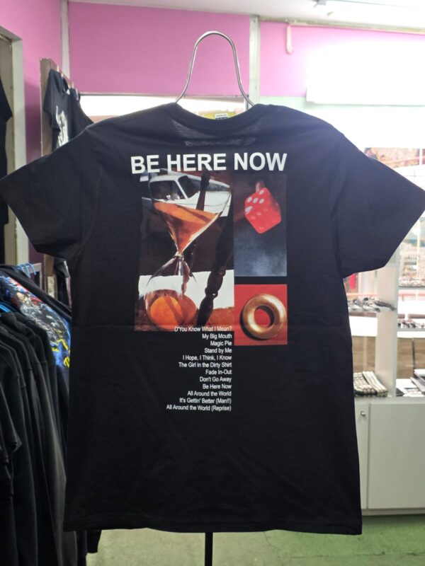 Polera Oasis Be Here Now